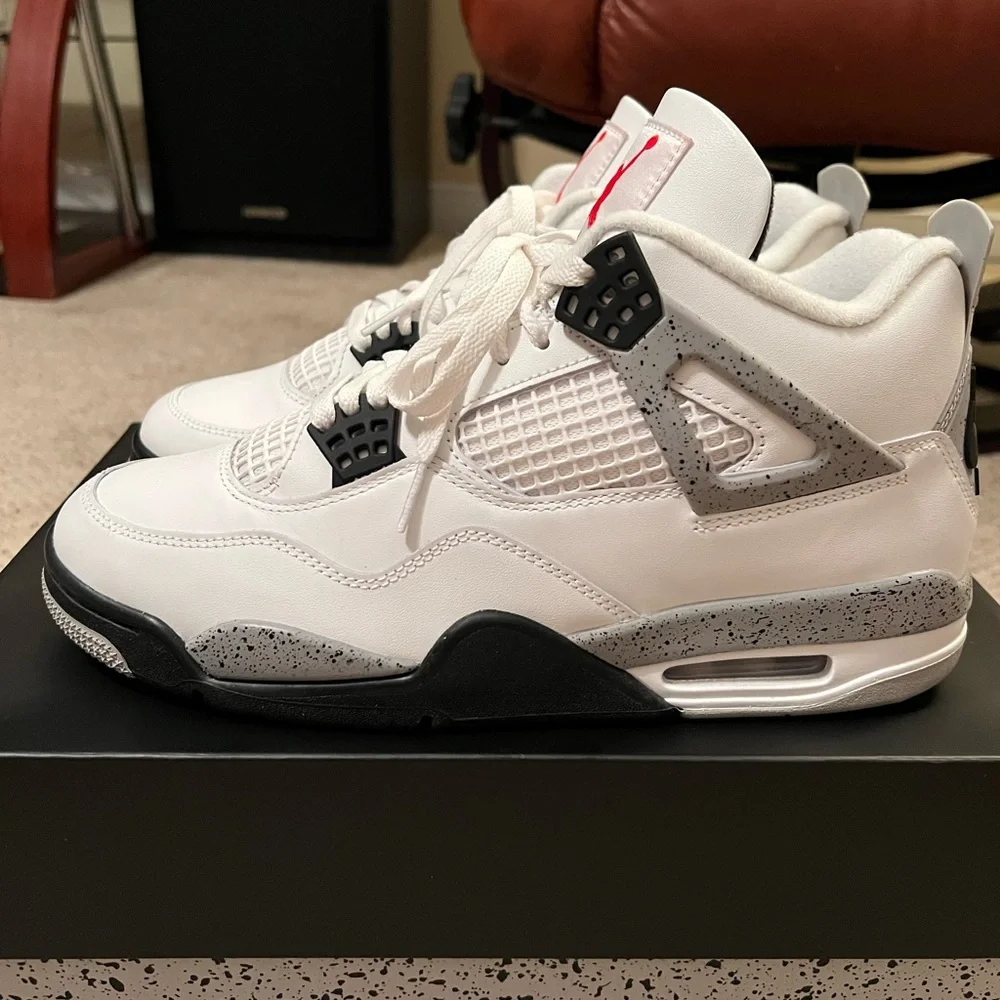 Jordan 4 Retro (2025) White Cement 
Worn 3x - Picture 5 of 11